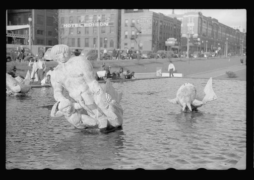 Untitled photo, possibly related to: Fountain in front of Union Station, St. Louis, Missouri