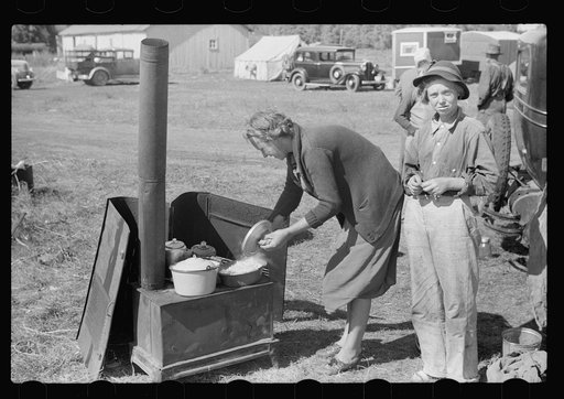 Preparing dinner in migrant camp, Berrien County, Michigan