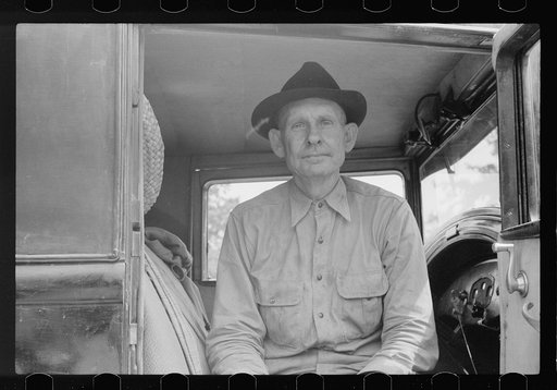 Untitled photo, possibly related to: Migrants getting car ready to move on in search for work, Berrien County, Michigan