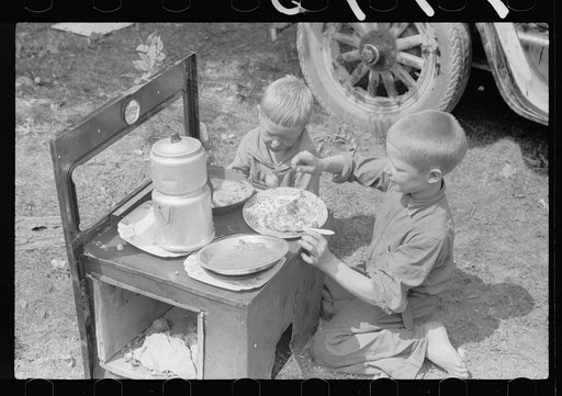 Migrant children eating, Berrien County, Michigan