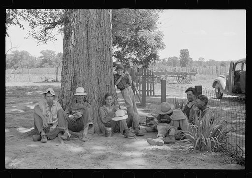 Lunchtime, Pulaski County, Arkansas. Stortz cotton plantation