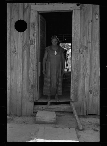 Untitled photo, possibly related to: Wife of Negro sharecropper, Tupelo, Mississippi