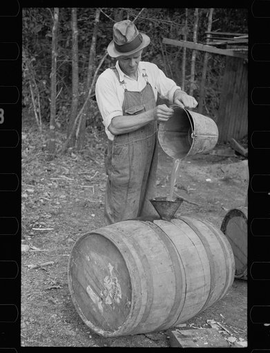 Pouring sorghum syrup
