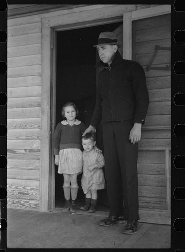 Untitled photo, possibly related to: Mr. and Mrs. Louis Lynch, tract no. 189, Johnston County, North Carolina