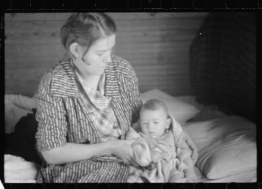 Untitled photo, possibly related to: Mr. and Mrs. Louis Lynch, tract no. 189, Johnston County, North Carolina