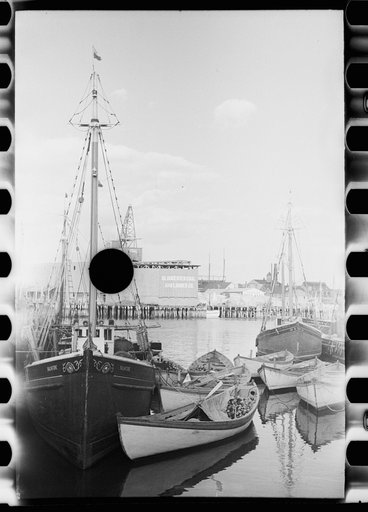 Untitled photo, possibly related to: Waterfront, Gloucester, Massachusetts
