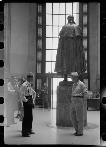 Untitled photo, possibly related to: Monument at Vincennes, Indiana