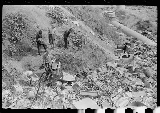 Children at city dump, Ambridge, Pennsylvania