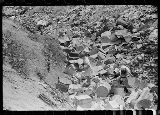 Children at city dump, Ambridge, Pennsylvania