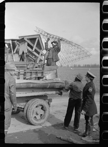 Untitled photo, possibly related to: Sharecroppers being moved from highway to area between levee and the Mississippi River, New Madrid County, Missouri