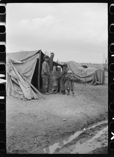 Untitled photo, possibly related to: Evicted sharecroppers along Highway 60, New Madrid County, Missouri