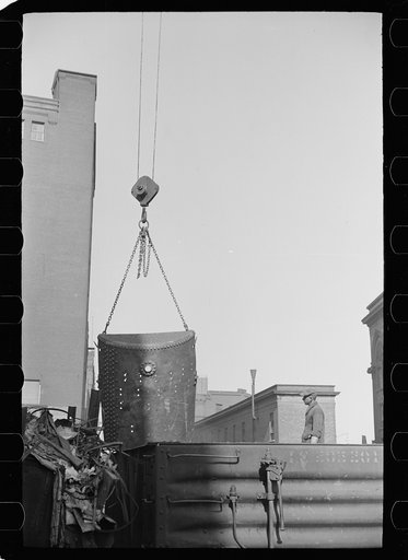 Untitled photo, possibly related to: Loading scrap iron, St. Louis, Missouri