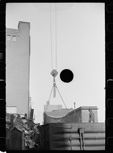 Untitled photo, possibly related to: Loading scrap iron, St. Louis, Missouri
