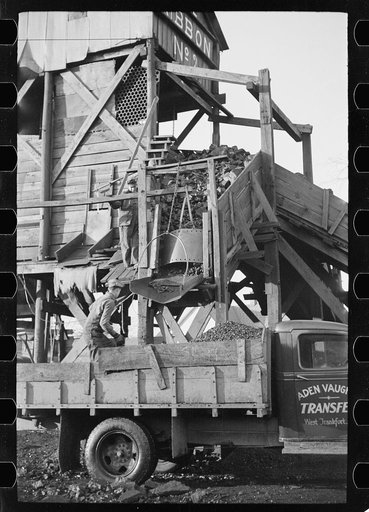 Untitled photo, possibly related to: Loading a truck at Blue Ribbon No. 2 Mine, Williamson County, Illinois (see 26940-D)