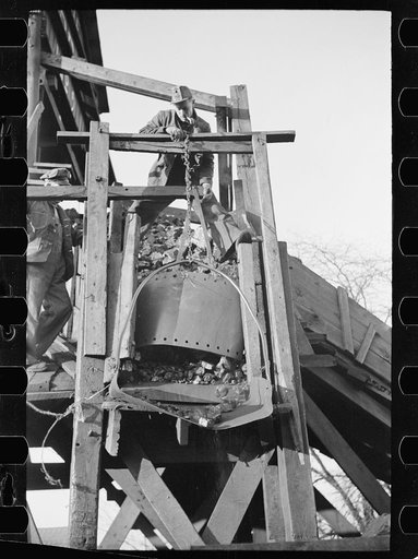 Untitled photo, possibly related to: Loading a truck at Blue Ribbon No. 2 Mine, Williamson County, Illinois (see 26940-D)