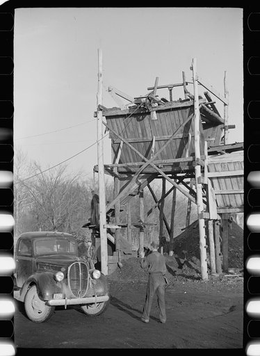 Loading a truck at gopher hole, Williamson County, Illinois