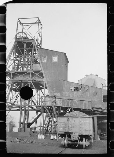 Untitled photo, possibly related to: Old Ben No. 8 mine, West Frankfort, Illinois (see 26940)