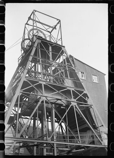 Untitled photo, possibly related to: Old Ben No. 8 mine, West Frankfort, Illinois (see 26940)