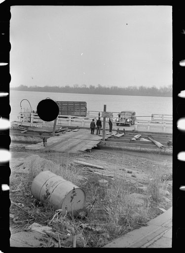 Untitled photo, possibly related to: Ferry crossing, Ohio River at Shawneetown, Illinois