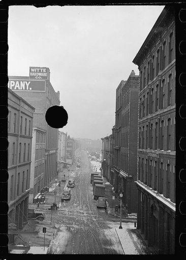 Untitled photo, possibly related to: Downtown street, Saint Louis, Missouri
