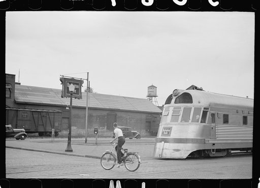 Streamlined train, La Crosse, Wisconsin