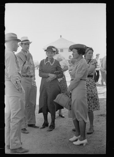 Farmers and wives at field day, U.S. Dry Land Experiment Station, Akron, Colorado