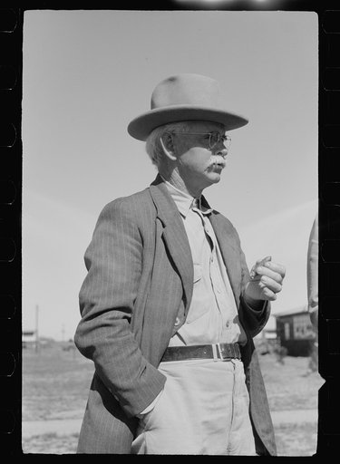Camper, FSA (Farm Security Administration) camp, Sinton, Texas