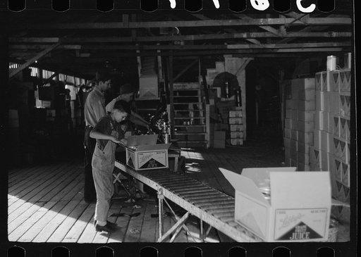 Untitled photo, possibly related to: Packing canned grapefruit juice, packing shed, Weslaco, Texas