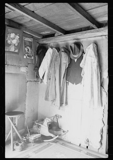 Interior of cabin shown in RA 4015-M4