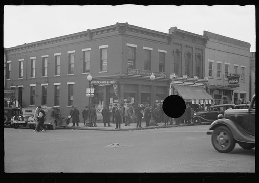 Street scene, Saturday afternoon in Jackson, Ohio