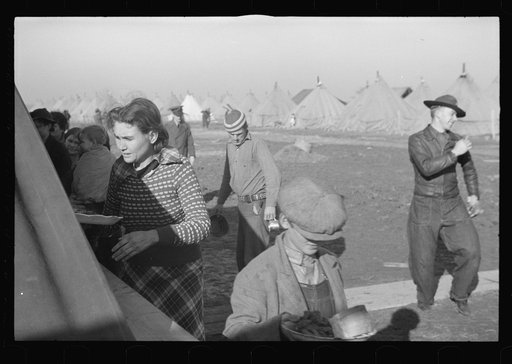 Part of the mess line at mealtime in camp for white flood refugees at Forrest City, Arkansas