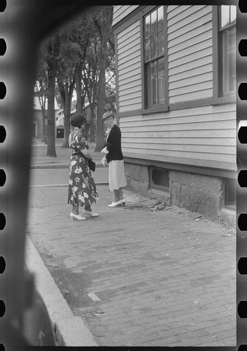 Women talking, Manchester, New Hampshire