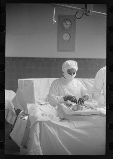 Untitled photo, possibly related to: Hernia operation, Provident Hospital, one of the few hospitals for Negroes with a Negro staff, Chicago, Illinois