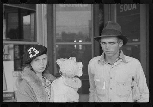 Scene in Smithland, Kentucky, man, woman, and child