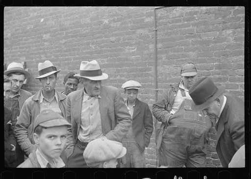 Medicine show audience, Huntingdon, Tennessee