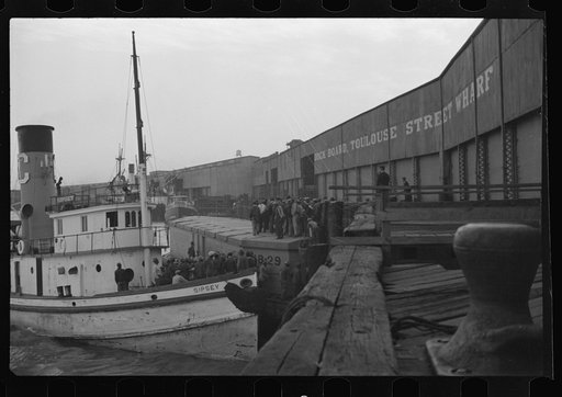 Untitled photo, possibly related to: Bringing in scabs, New Orleans, Louisiana
