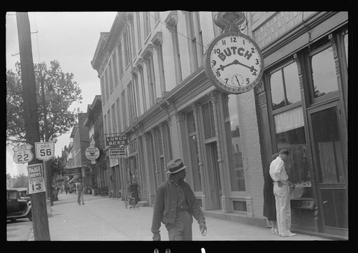 Untitled photo, possibly related to: Main and Court Streets, Circleville, Ohio (see general caption)