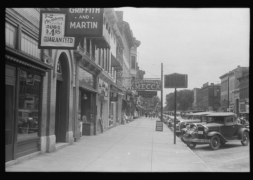 Untitled photo, possibly related to: Main and Court Streets, Circleville, Ohio (see general caption)