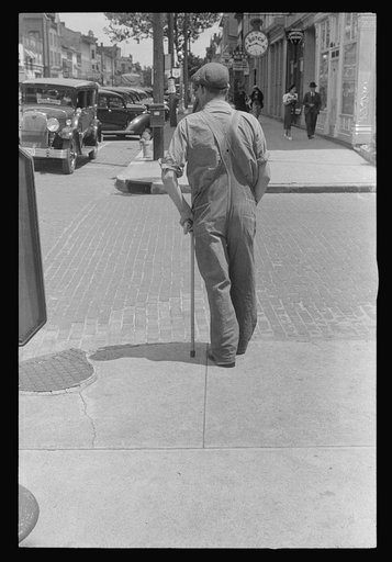 Untitled photo, possibly related to: Main and Court Streets, Circleville, Ohio (see general caption)