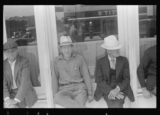 Untitled photo, possibly related to: Street scene, Circleville, Ohio