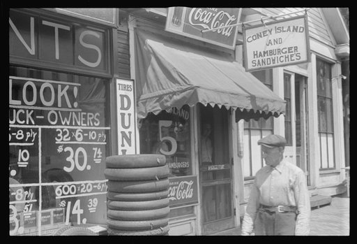 Untitled photo, possibly related to: Main and Court Streets, Circleville, Ohio (see general caption)