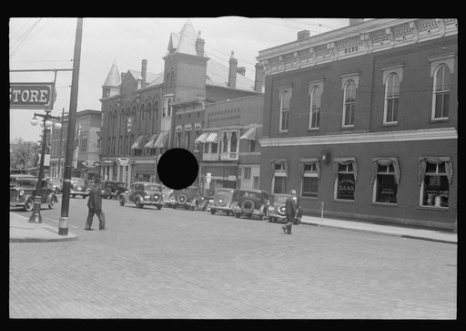 Untitled photo, possibly related to: Main and Court Streets, Circleville, Ohio (see general caption)