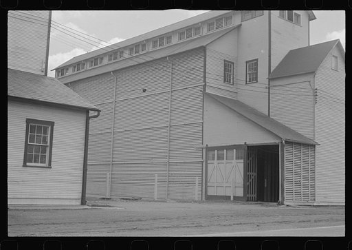 Hartman Farms, "the farm that Peruna built," (see general caption)