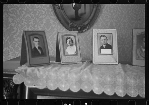 Untitled photo, possibly related to: Interior scenes of the Thaxton farmhouse, near Mechanicsburg, Ohio