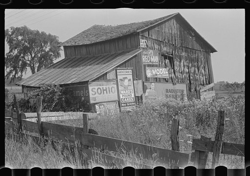 Old barn in central Ohio on Route 40 (see general caption)