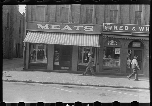 Street scene in Plain City. Ohio