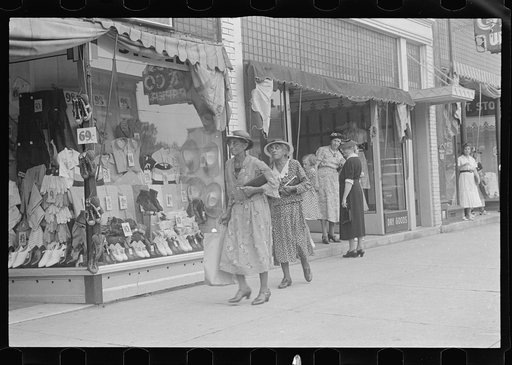 Saturday afternoon in London, Ohio, "the main street"