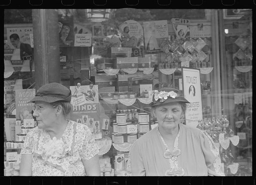 Untitled photo, possibly related to: Street scene, Circleville, Ohio