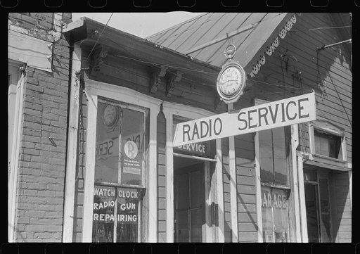 Untitled photo, possibly related to: Stores in Plain City, Ohio