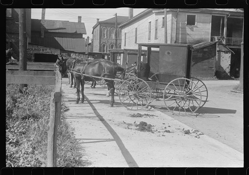 Amish horse-drawn wagons in Plain City, Ohio